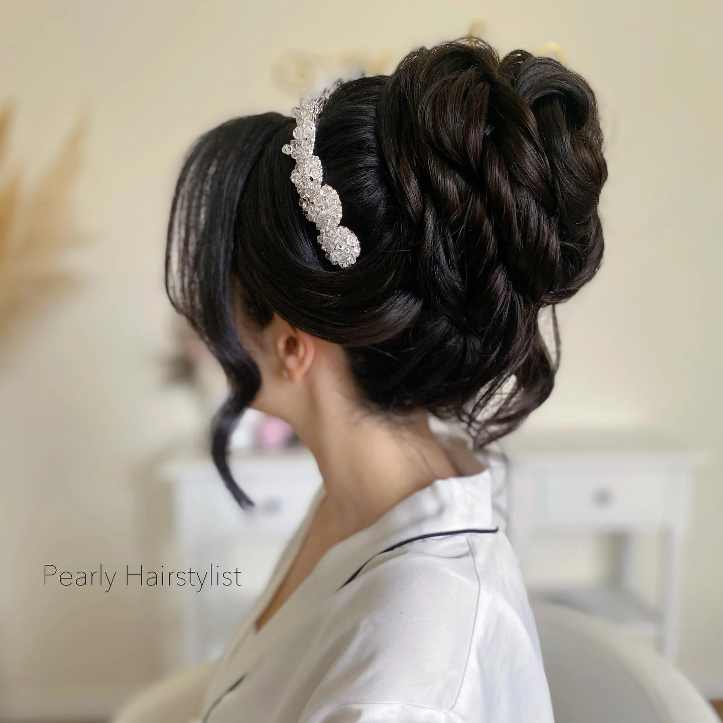 Best-wedding-updo-hairstyles-high-bun-pearly-hairstylist