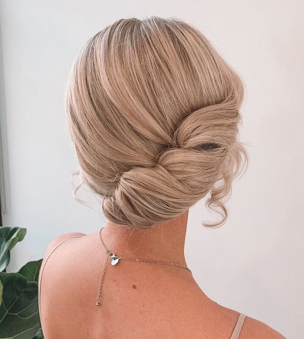 Best-wedding-updo-hairstyles-roll-Airlie-and-Co