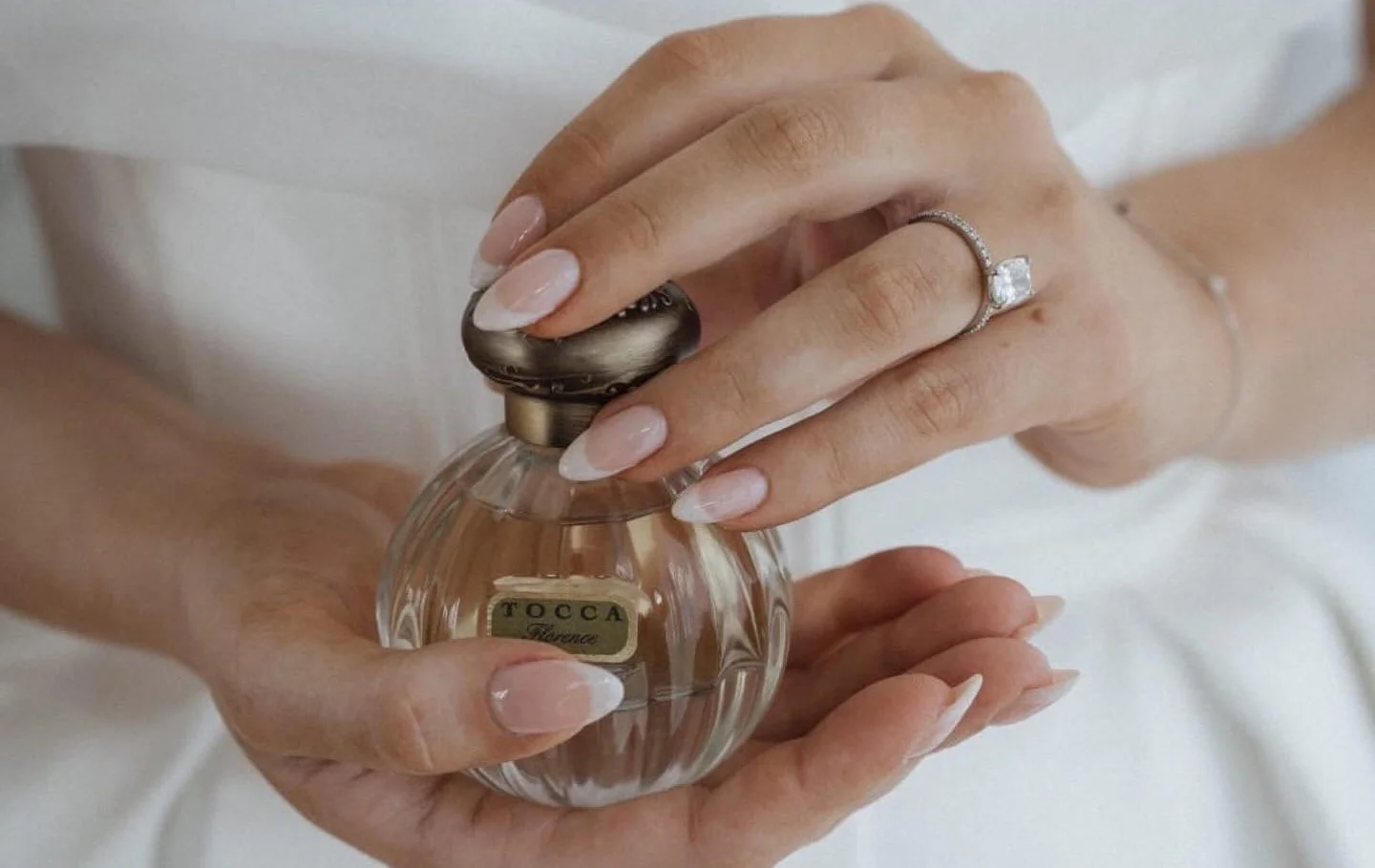 Emergency-bridal-kit-photo-@estellaphoto