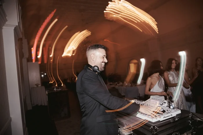 Feels-Music-and-Entertainment-wedding-DJ-MC-vocalists-musicians-sydney-photo-Pete-Karlstrom