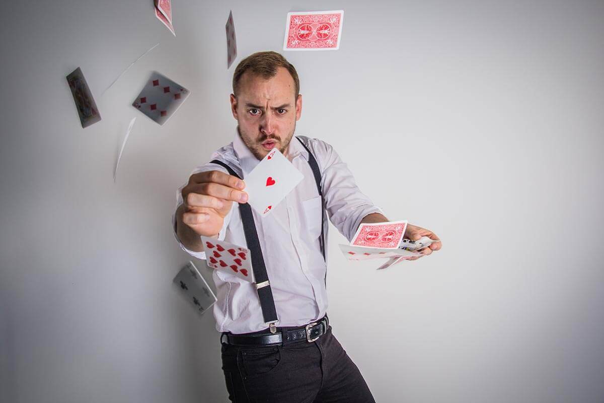 Brisbane Magician - Nathan Hedger - Card Tricks