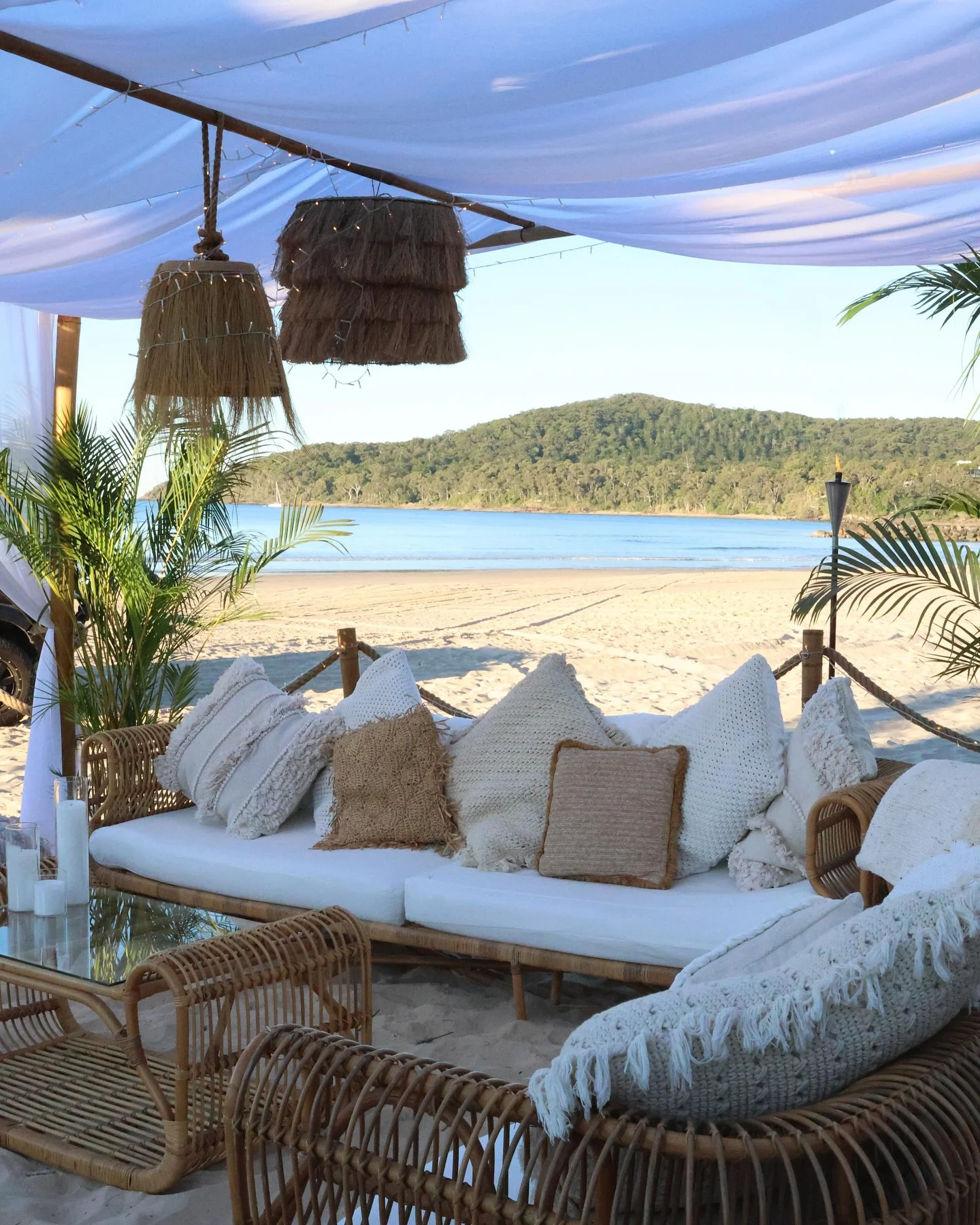 Neutral-wedding-ideas-inspiration-furniture-hire-Splash-Events-photo-@sociallanestudio