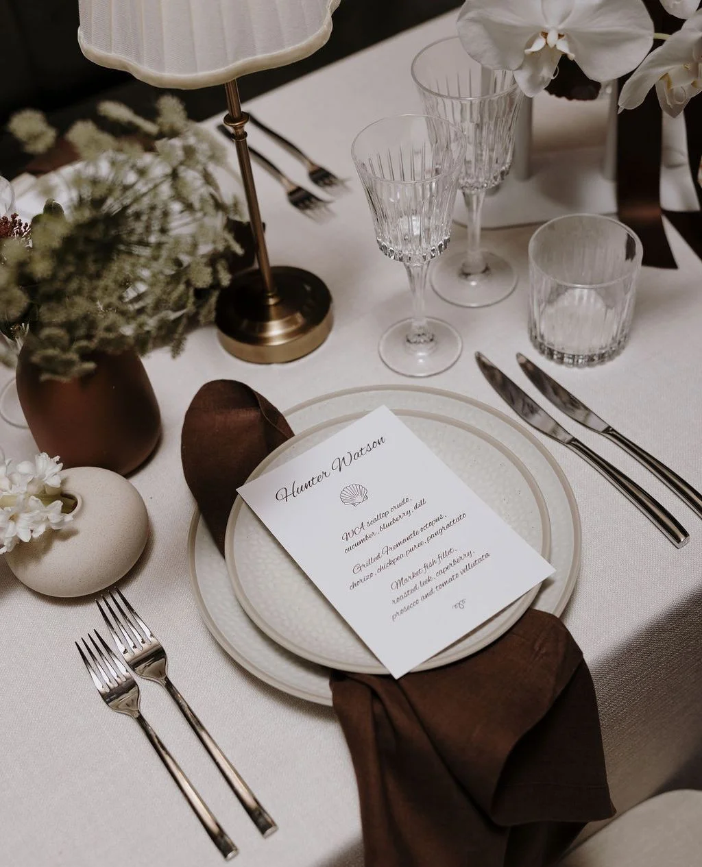 Neutral-wedding-ideas-inspiration-styling-Lovebird-Weddings-photo-@georgebowdenphoto
