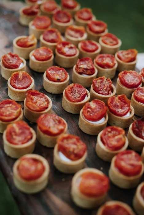 Red-wedding-ideas-inspiration-catering-Garnish-Catering-Berry-photo-@translucent_photography