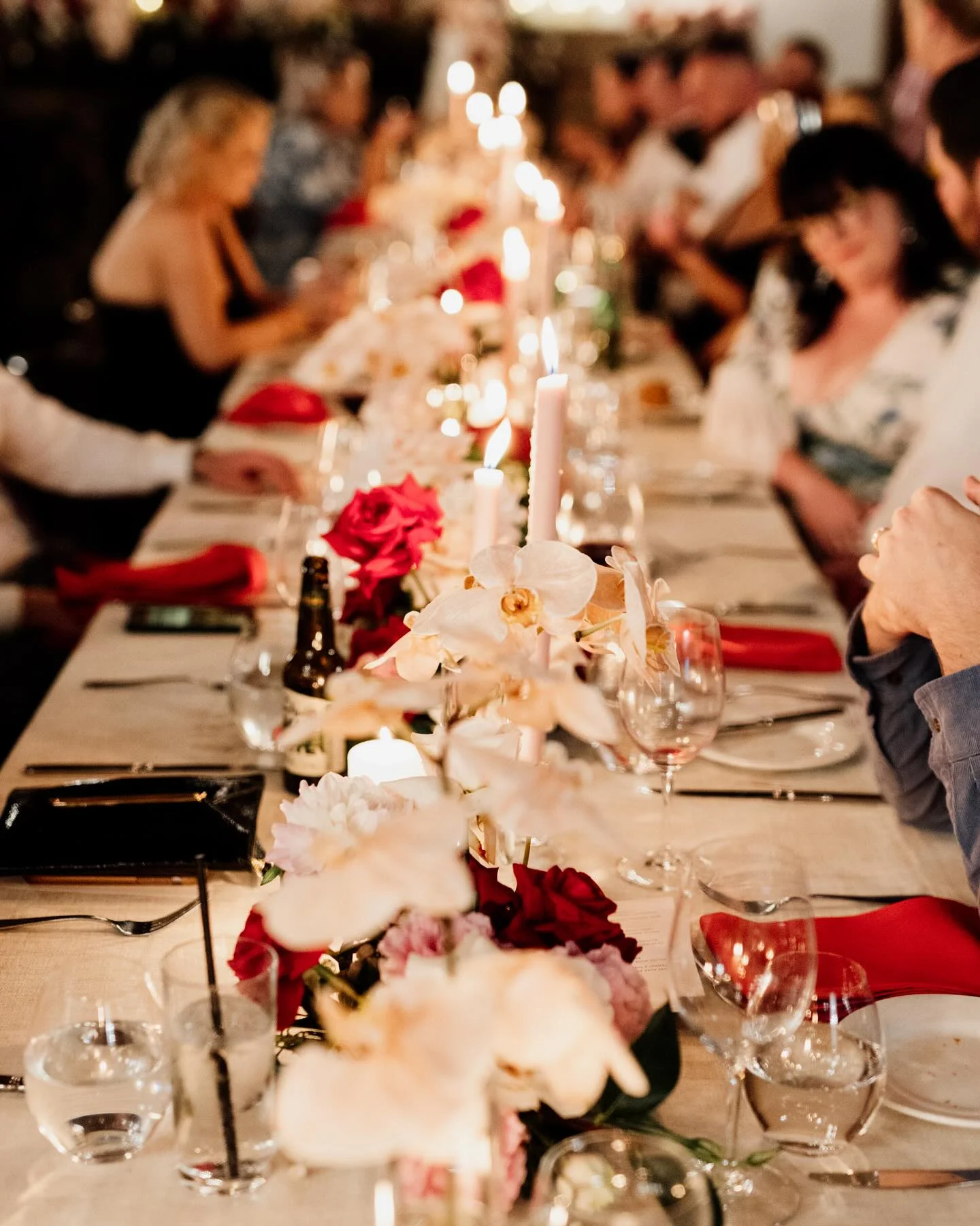 Red-wedding-ideas-inspiration-styling-Peonies-Boutique-Weddings-photo-@katesommer_photography