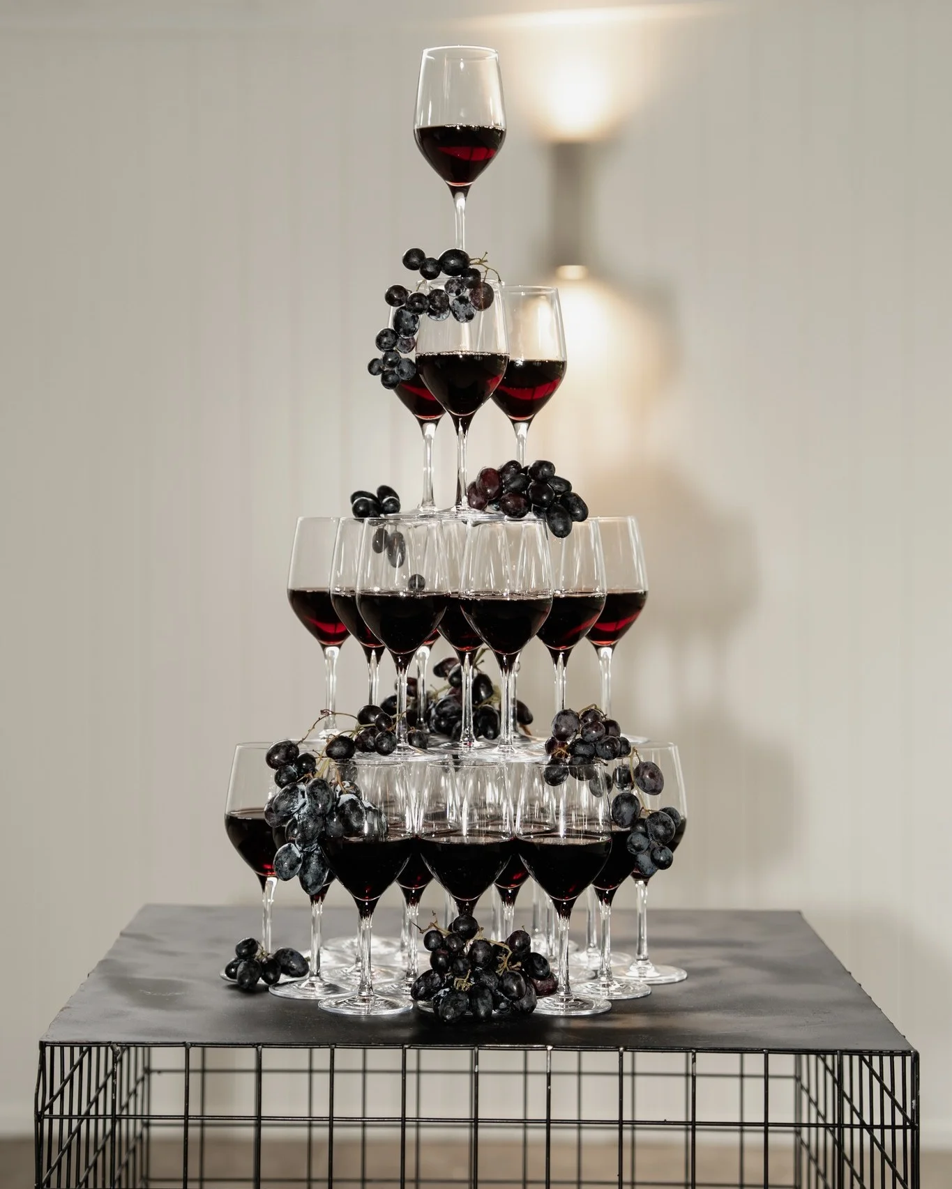 Red-wedding-ideas-inspiration-wine-tower-Ravensthorpe-Estate-photo-@leannedoylephotography