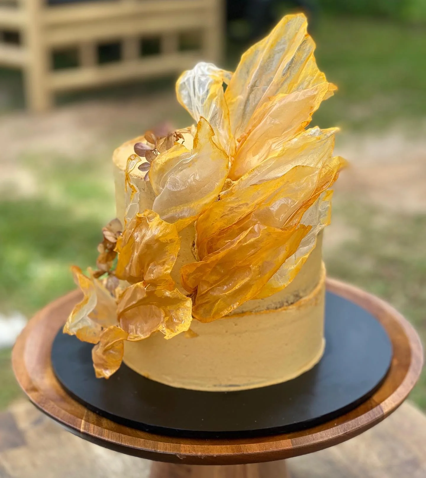 Yellow-wedding-ideas-inspiration-cake-by-Super-Ego-Cakes
