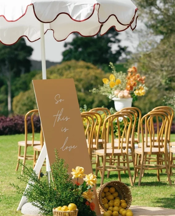 Yellow-wedding-ideas-inspiration-styling -@lovebirdweddings-photo-@ash_and_stone