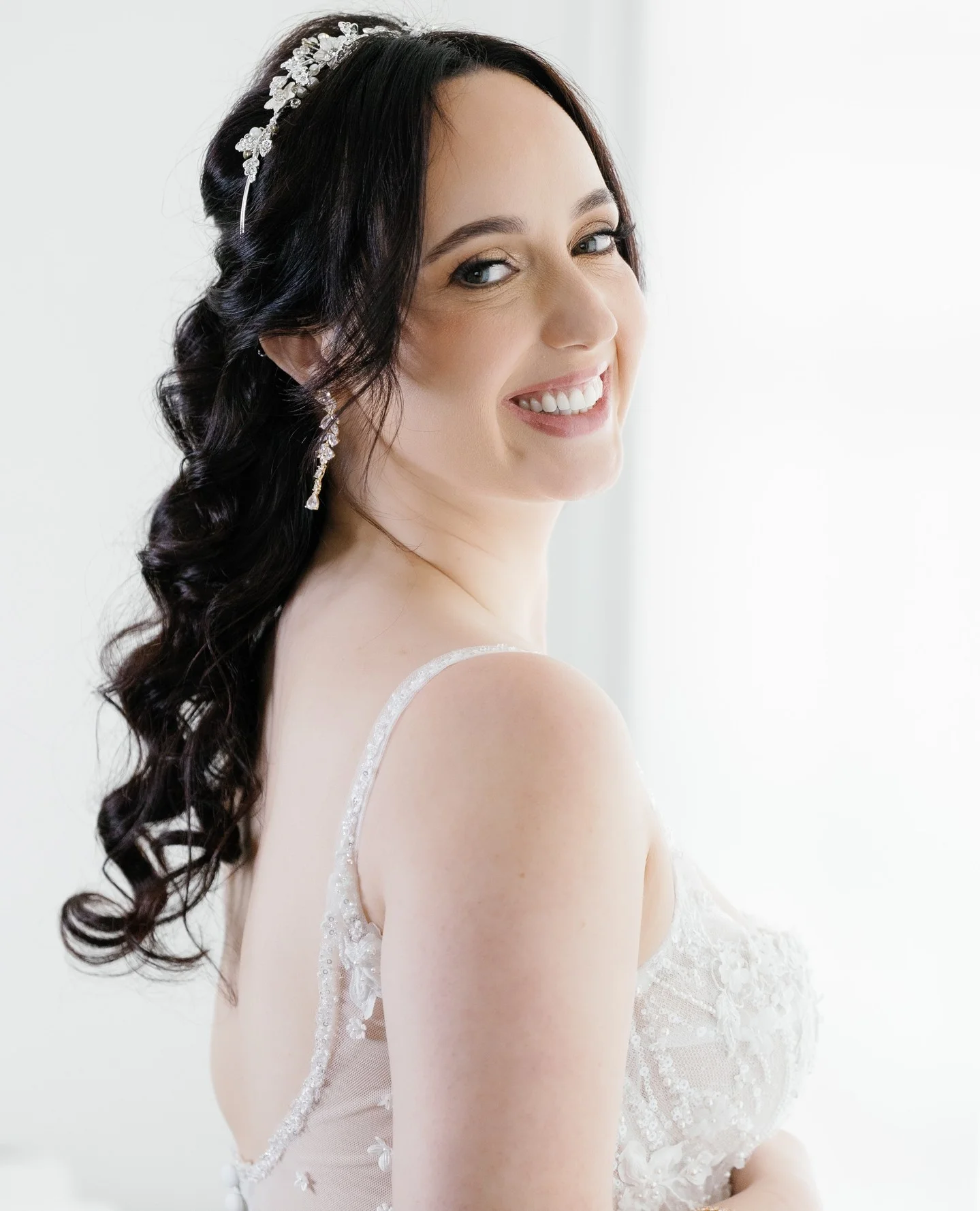 best-bridal-make-up-artists-Queensland-Boho-Brides-photo-@wallflowerweddings