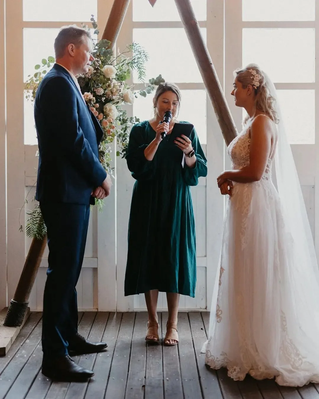 best-marriage-celebrant-nsw-Wishbone-Ceremonies-photo-@jeremybeckerphotography