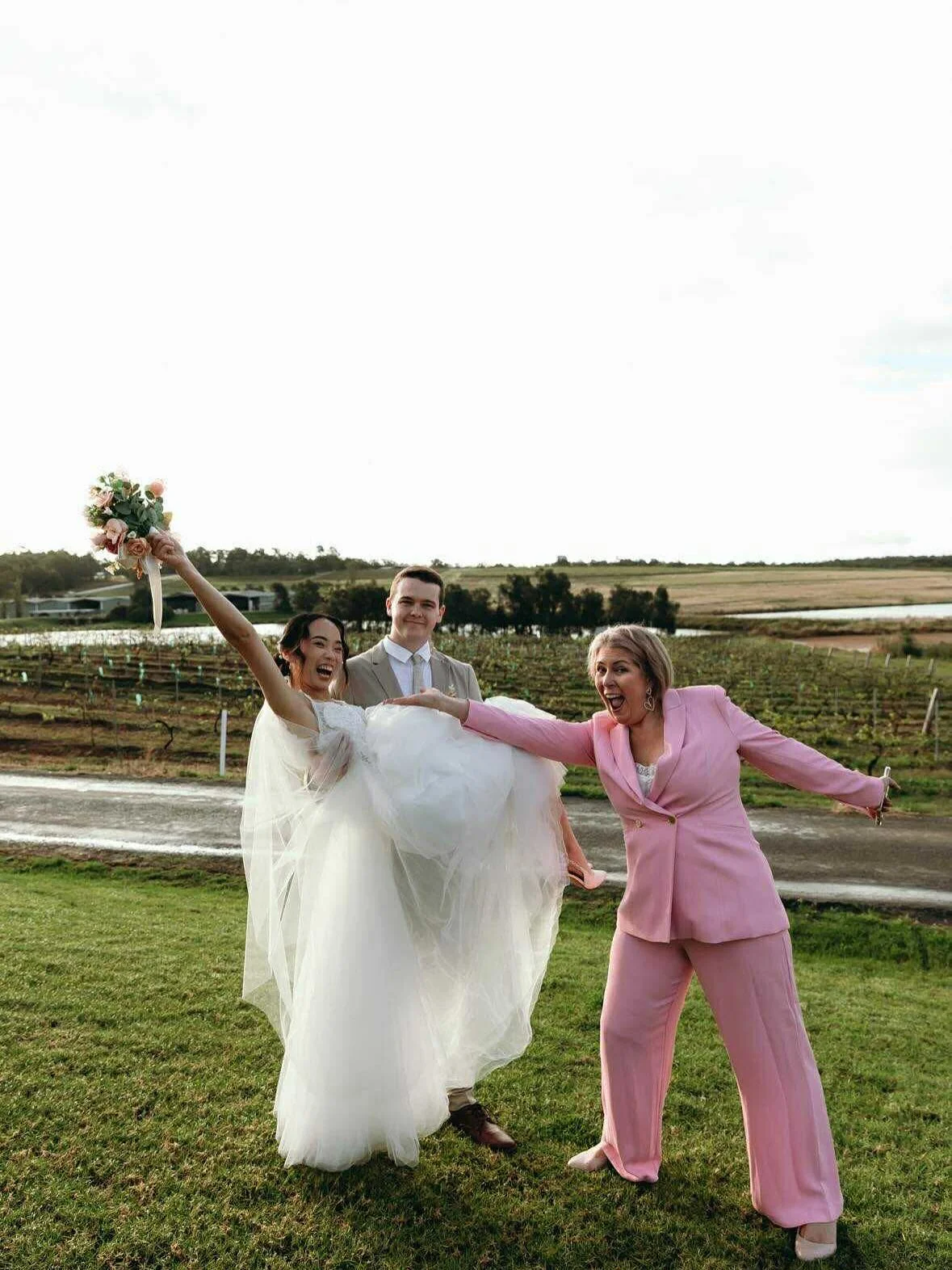 best-marriage-celebrants-NSW-2025-ABIA-Awards-Lyndal-Johnston-The-Travelling-Celebrant-photo-@lelu_gphotography