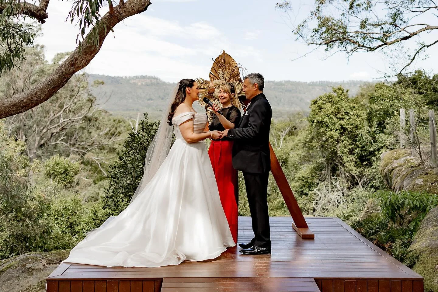 best-marriage-celebrants-NSW-2025-ABIA-Awards-Married-By-Cerys-photo-@powderpuffphotography