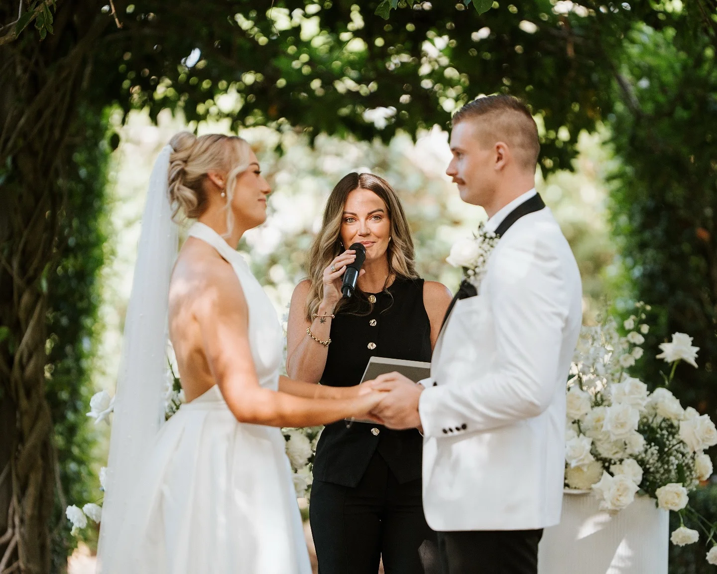 best-marriage-celebrants-NSW-2025-ABIA-Awards-Renee-Milthorpe-Celebrant-photo-@alanataylorphotography