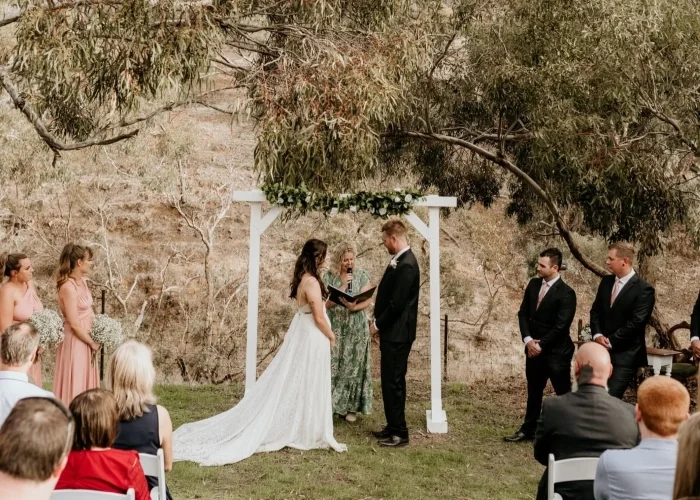 best-marriage-celebrants-South-Australia-Natasha-Winter-Celebrant-photo-@davishphoto