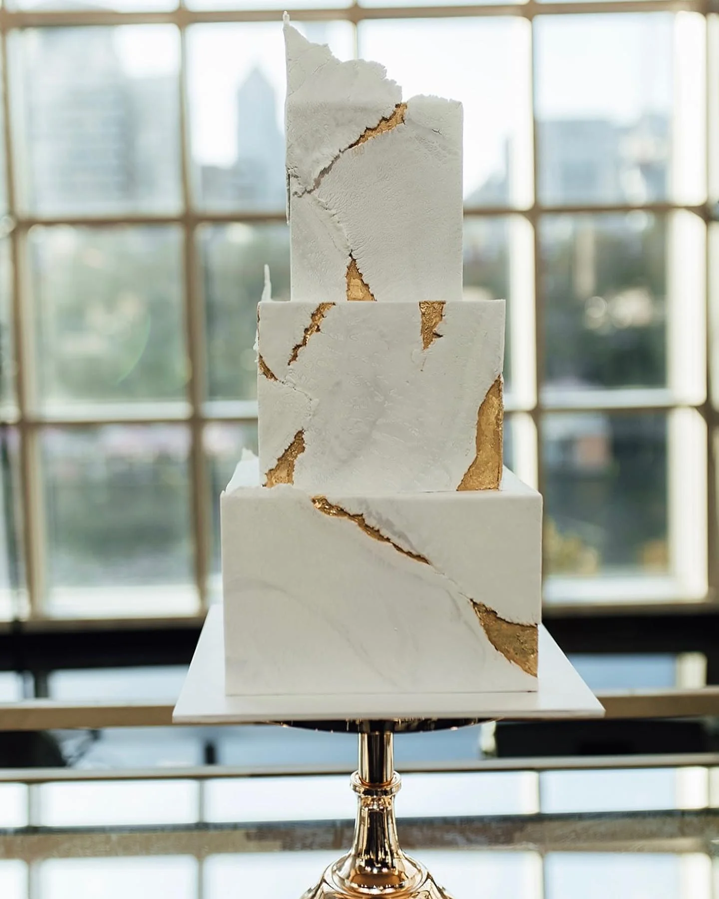 best-wedding-cake-designers-Victoria-Mad-About-Cakes-Melbourne-photo-@smokey_oscar