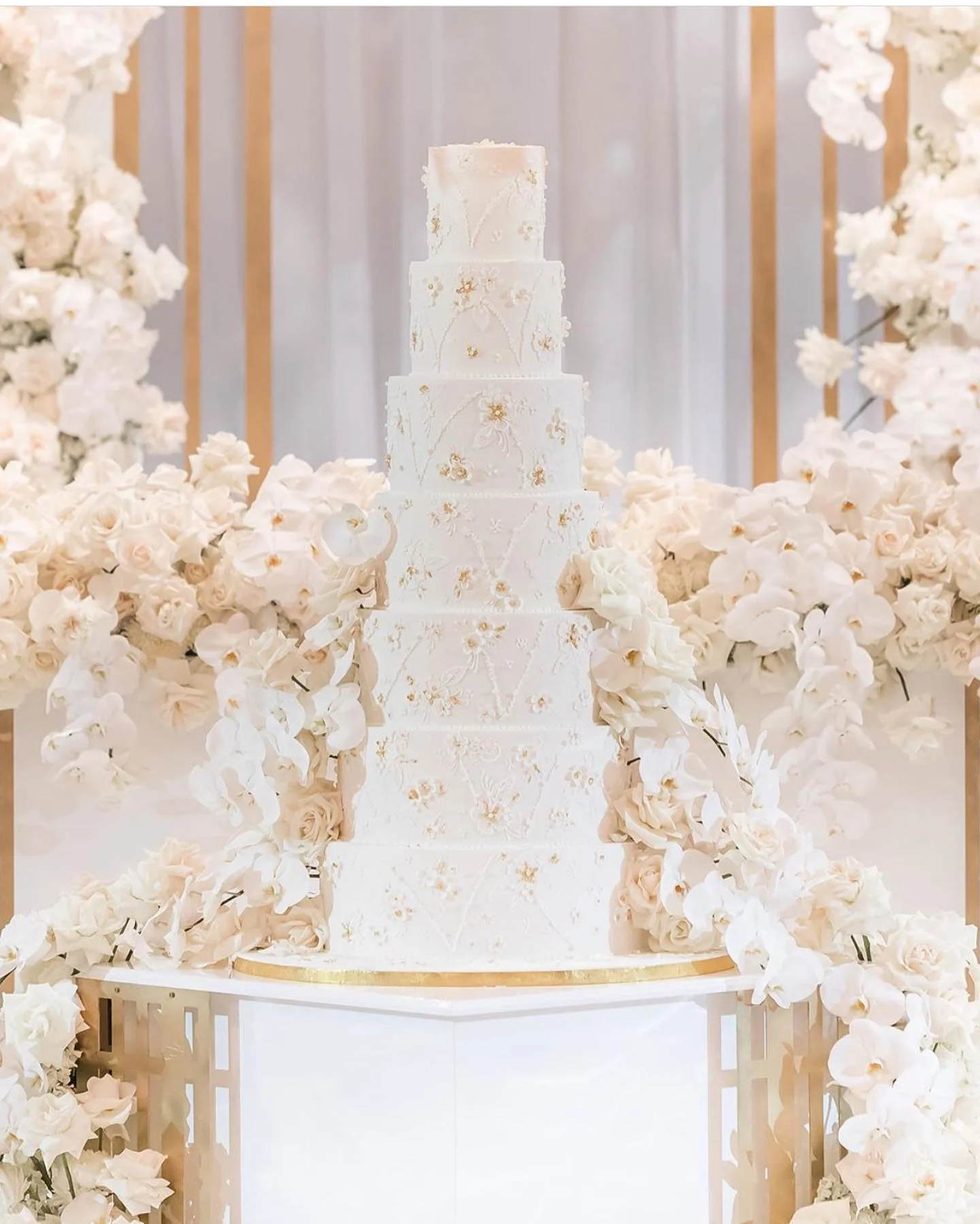 best-wedding-cake-designers-Victoria-Nikos-Cakes-Melbourne-photo-@erinandtara