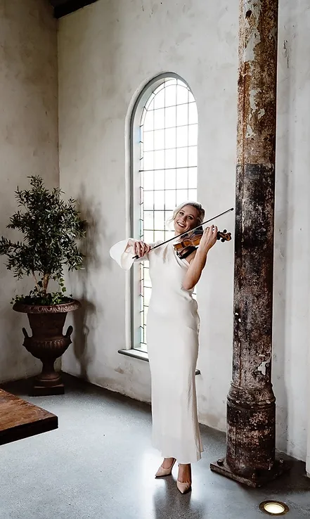 best-wedding-instrumentals-Tahnaya-Wynne-Violinist-photo-courtesy-Tahnaya-Wynne-Violinist