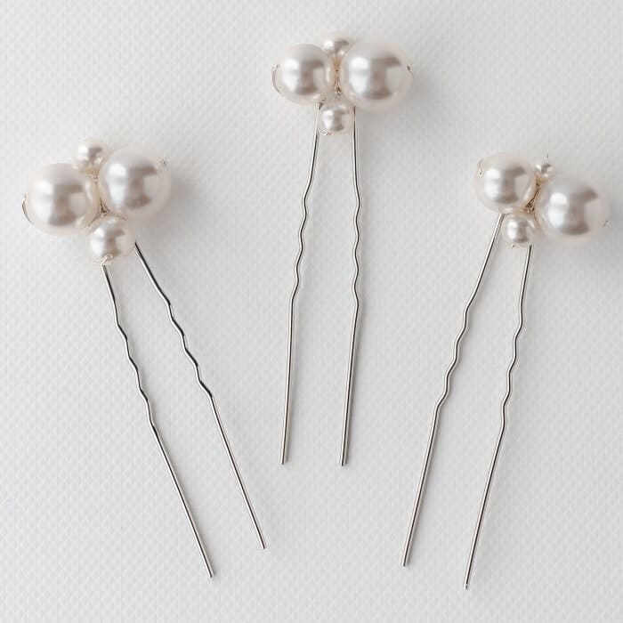 bridesmaids-gifts-ideas-hair-accessories-poet-pearl-pins-from-michelle-pagonis-bridal