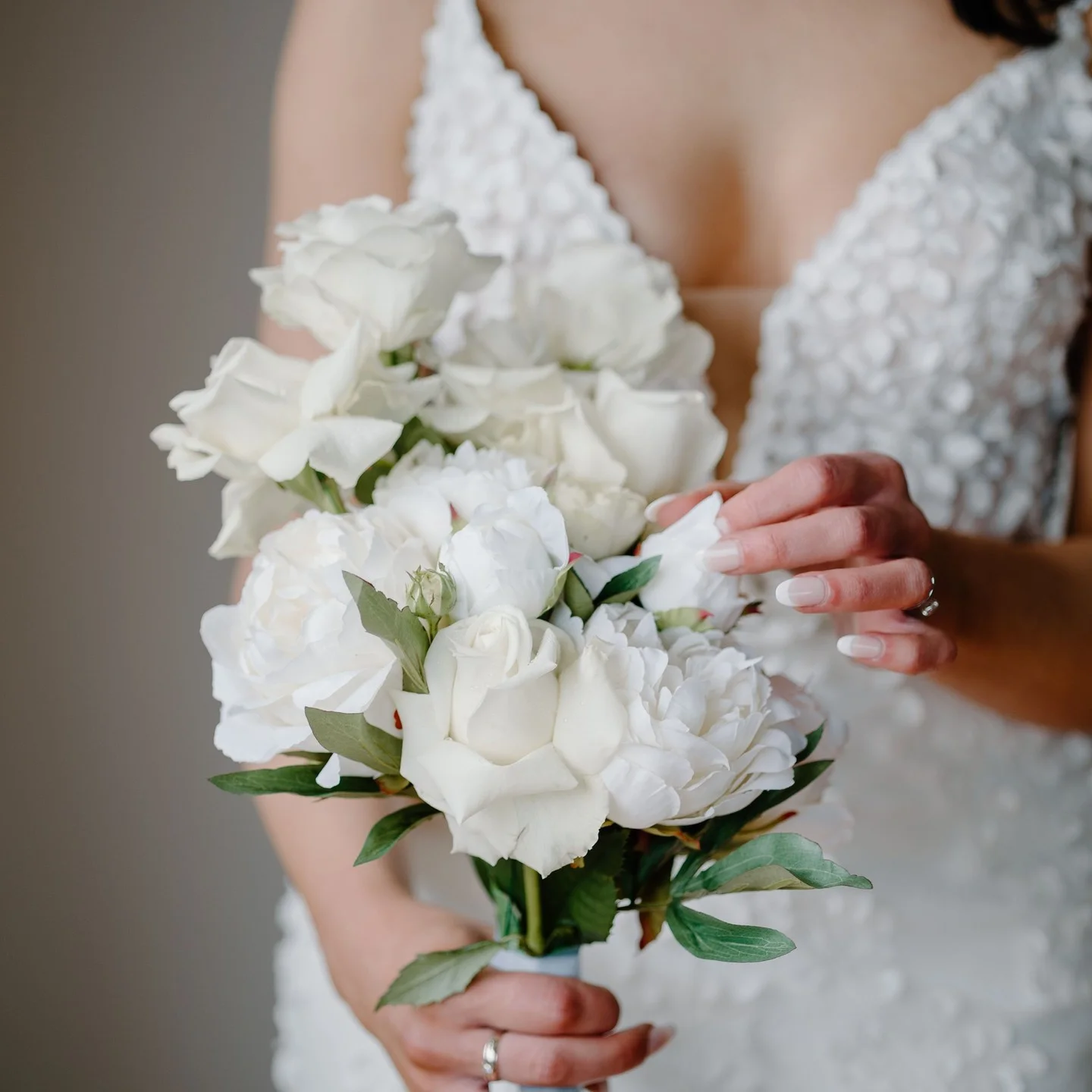 complete-guide-to-wedding-flowers-Buds-N-Roses-Melbourne-photo-@duuetweddings