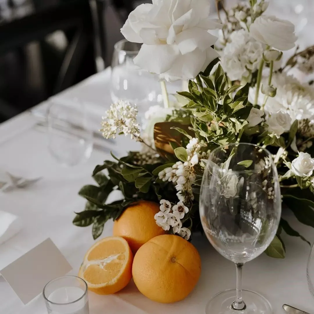 complete-guide-to-wedding-flowers-Willow-Bud-Perwillowen-photo-@georgebowdenphoto