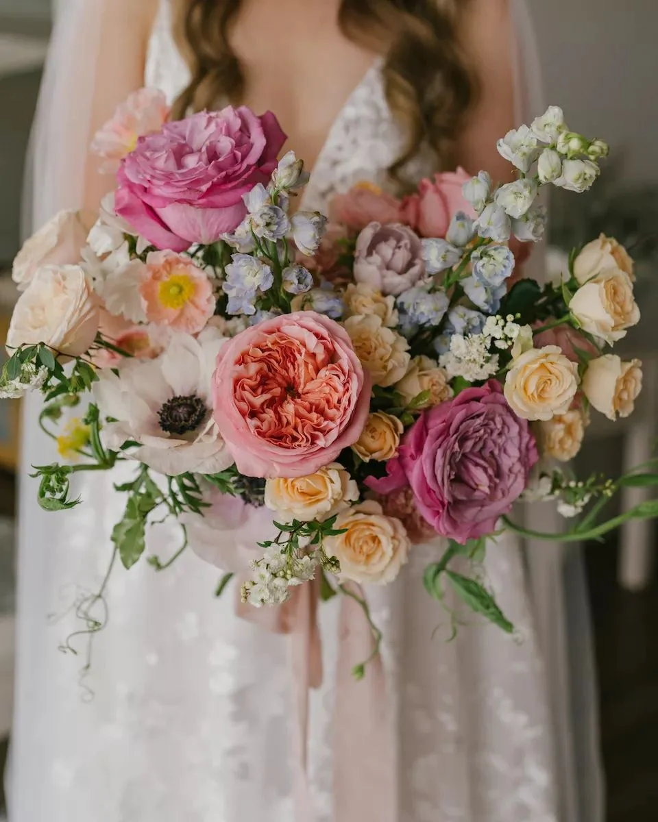 complete-guide-to-wedding-flowers-Willow-Bud-Perwillowen-photo-@jenniferoliphantphotographer