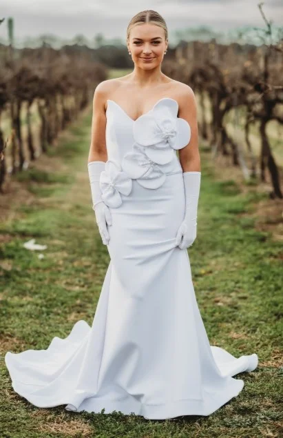 spring-wedding-ideas-wedding-dress-White-Butterfly-Bridal-Couture-photo-@by_danny_photography