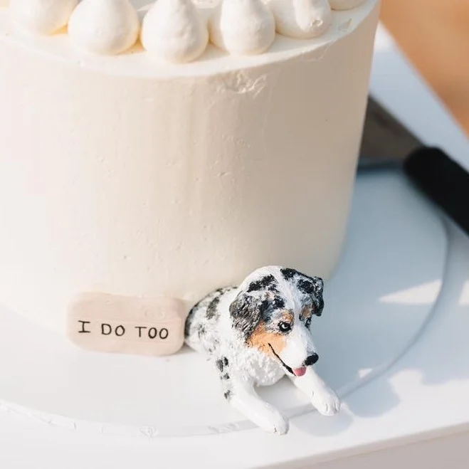 wedding-pet-ideas-wedding-cake-pet-decoration-Pawfect-Love-cake-Alice-B-Cakes-photo-Goldlight-Photography
