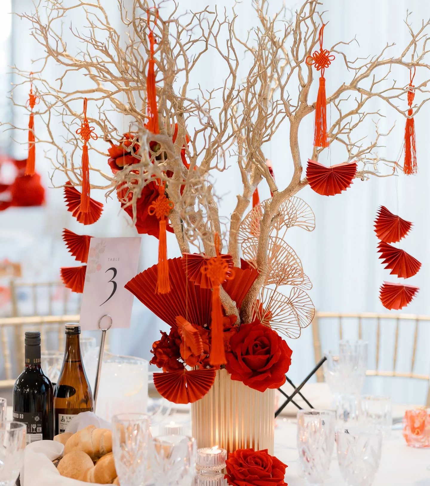 wedding-styling-ideas-Jewel-Phon-Flowers-photo-@alisterkou