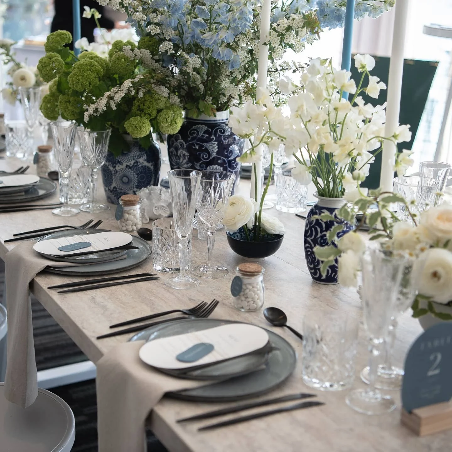 wedding-styling-ideas-art-de-fleur-photo-@matiuuu_