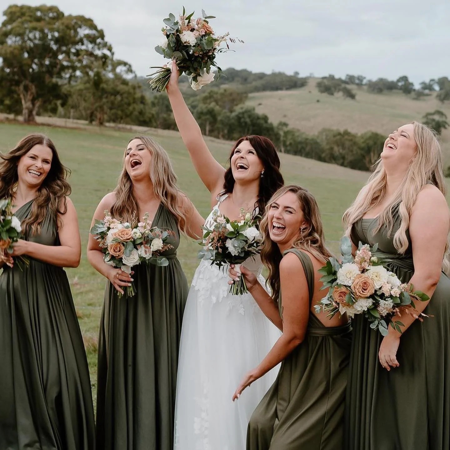 who-pays-for-bridesmaids-dresses-@thegownhouseaustralia-photo-@ivoryfoxphotography