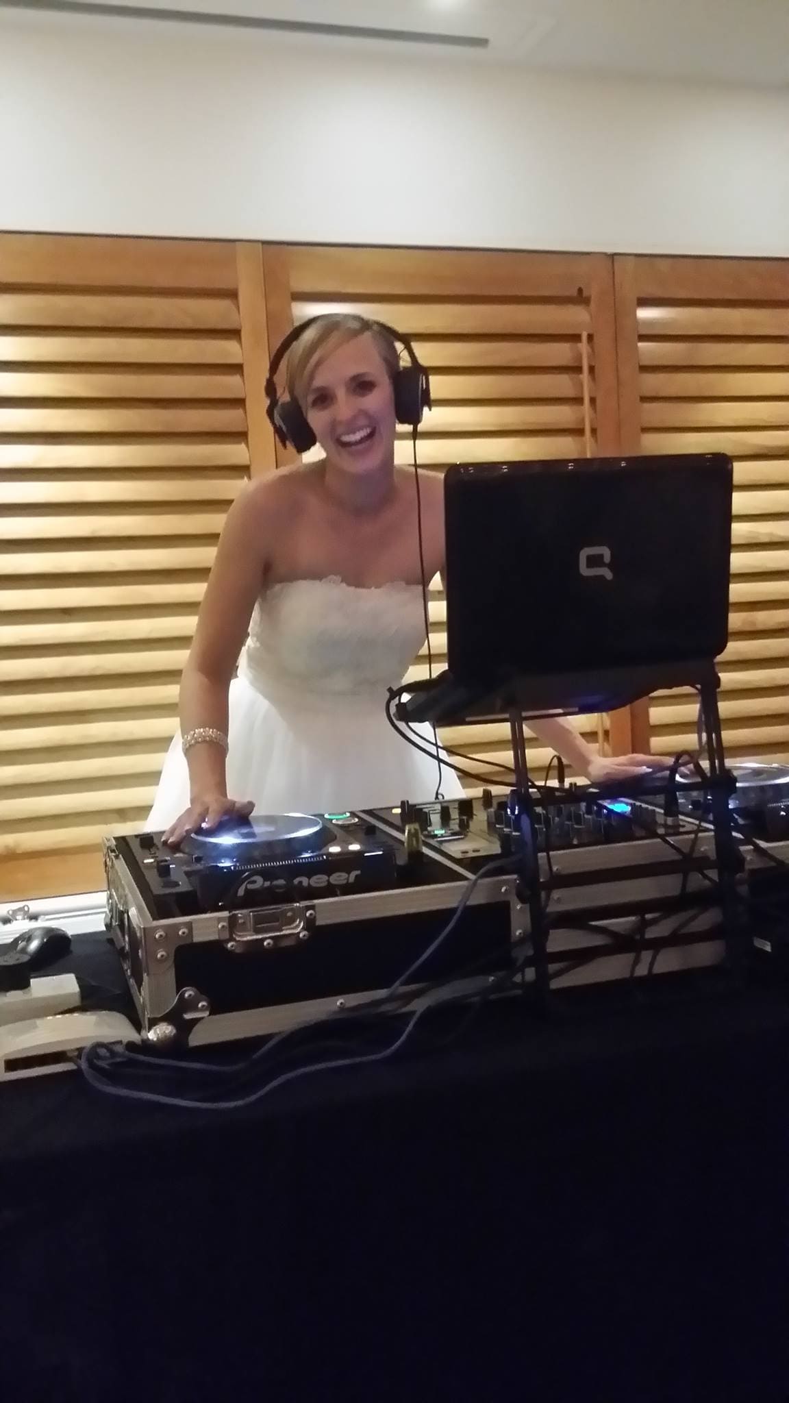 Wedding DJ's Gold Coast Cliffhangers Entertainment