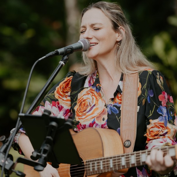 Amanda Jensen Sunshine Coast Wedding Musician
