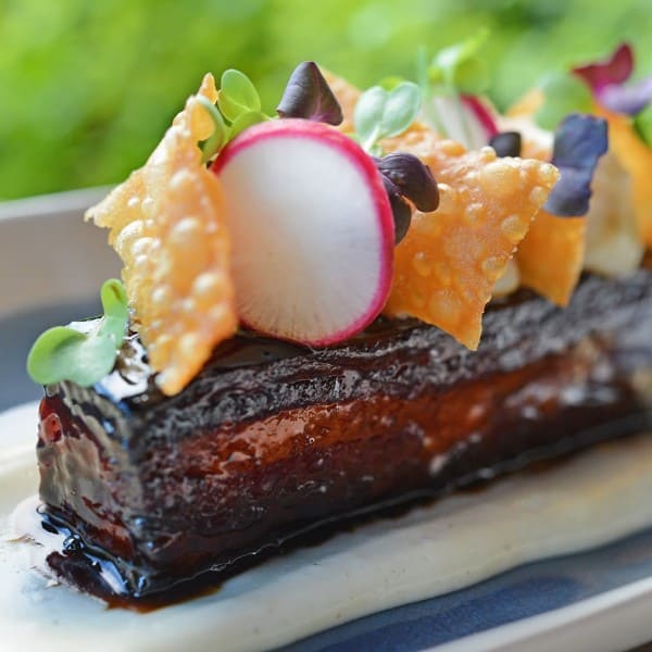 Our dinner menu offers a more traditional formal dining experience, with 2-3 courses. Menu selections are presented either as alternate drop or banque