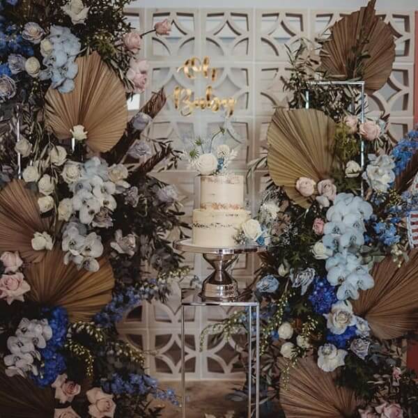 Art de fleur cake setting