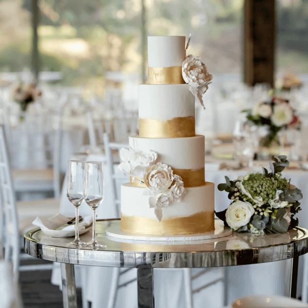 3 tier wedding cake
