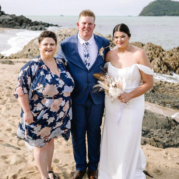 Celebrant Kate with Craig & Mikaela at Sandy Cove, Palm Cove