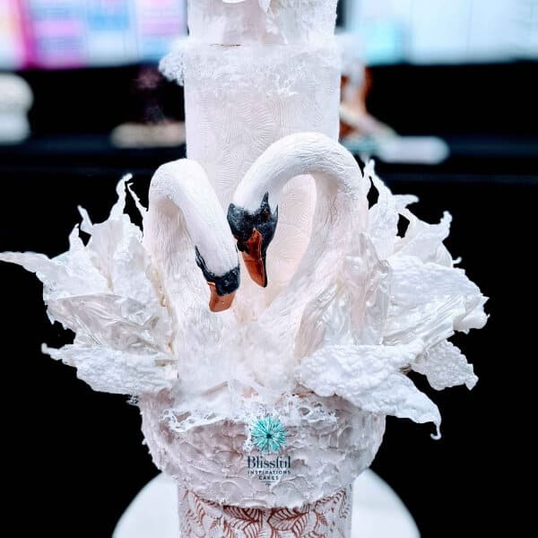SWAN ELEGANCE WEDDING CAKE