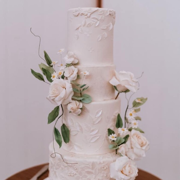 4 tier fondant, sugar flowers