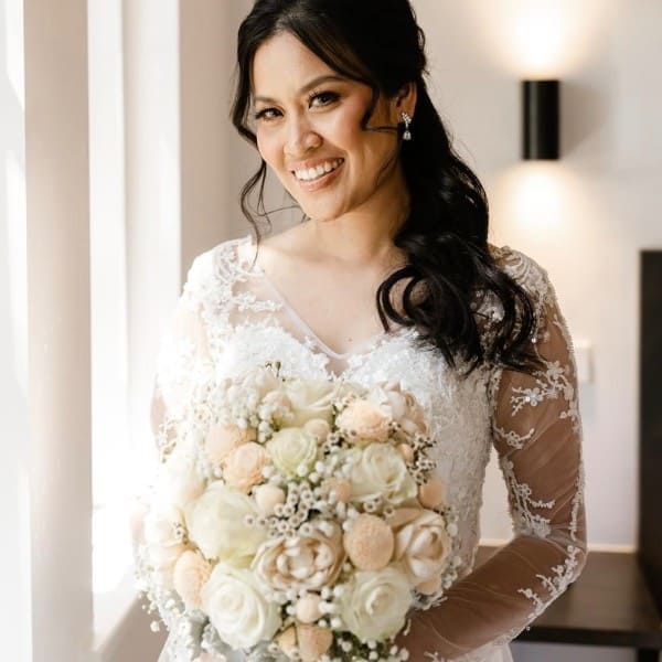 Beautiful Bride Jenny and our bridal bouquet