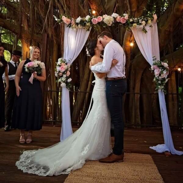 Amery & Alex seal the deal!