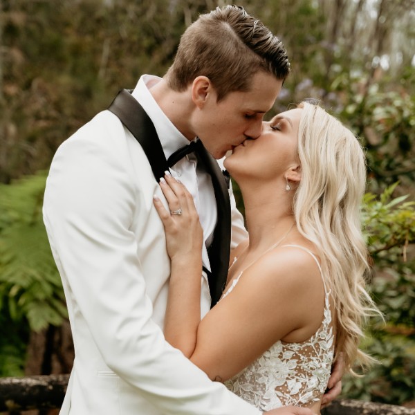 Bride & Groom Kiss
