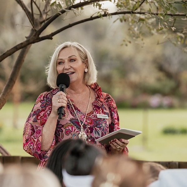 Celebrant in Style Robyn Paterson