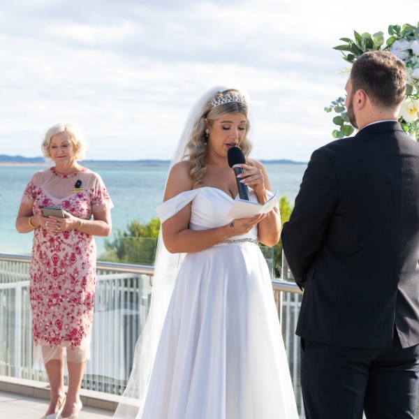 Celebrant in Style Robyn Paterson