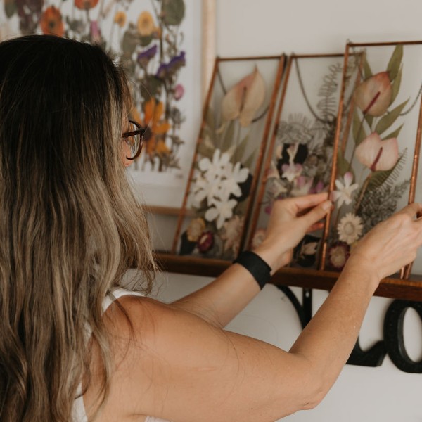 Displaying pressed art work