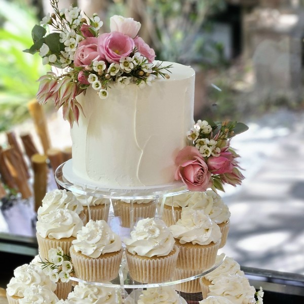 Hinterland wedding cupcakes Cupcake Elegance