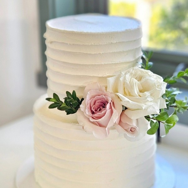 Hinterland wedding cake Cupcake Elegance