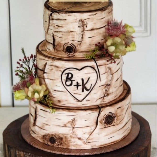 Birch Bark Wedding Cake_at Kilcoy 2022_Deelish Cake Creations