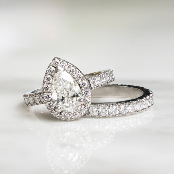 Pear Wattle Engagement Ring & Matching Band
