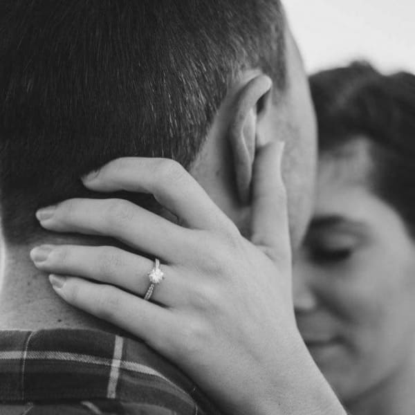 Round-cut-diamond-engagement-ring