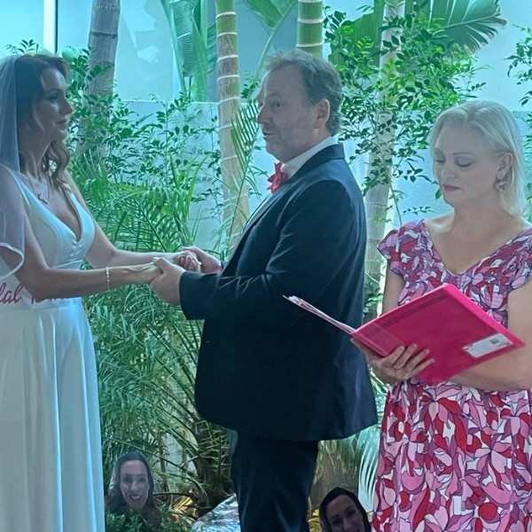 Lisa and Simon's surprise 